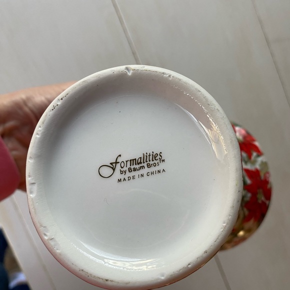 Formalities Baum Brothers Poinsettia Basket Vase - Picture 6 of 6